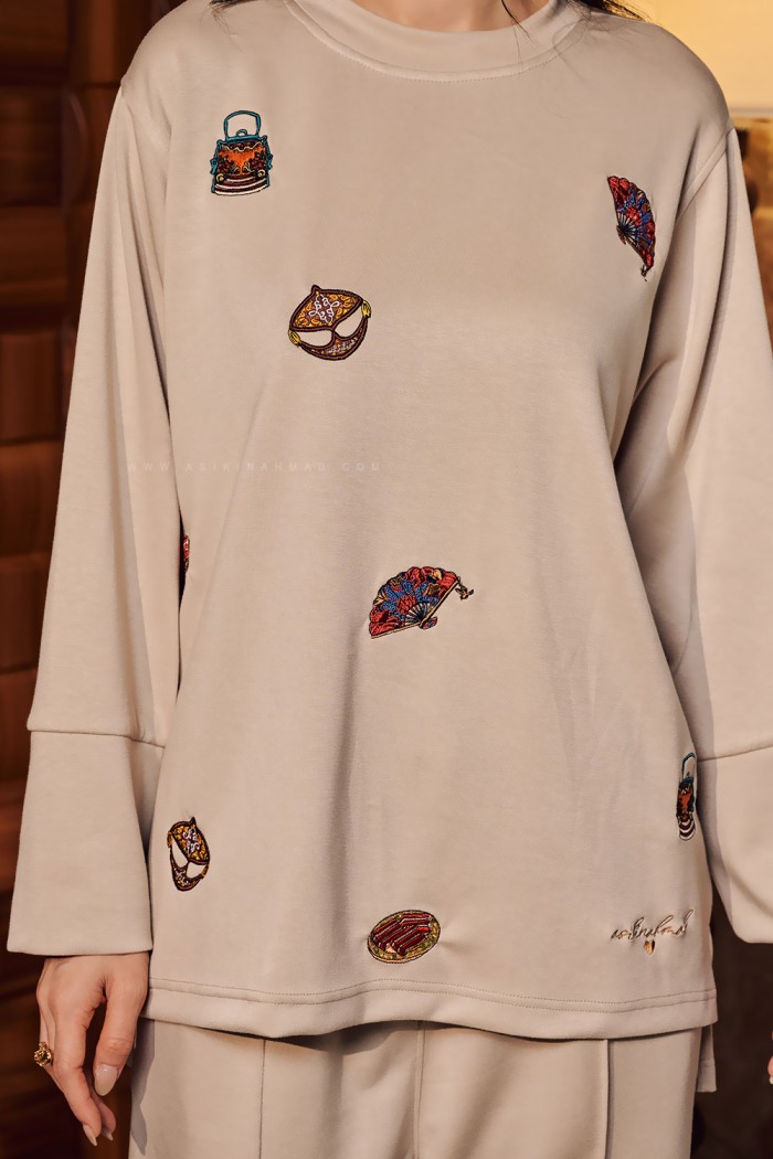 LESTARI TOP IN LIGHT GRAY