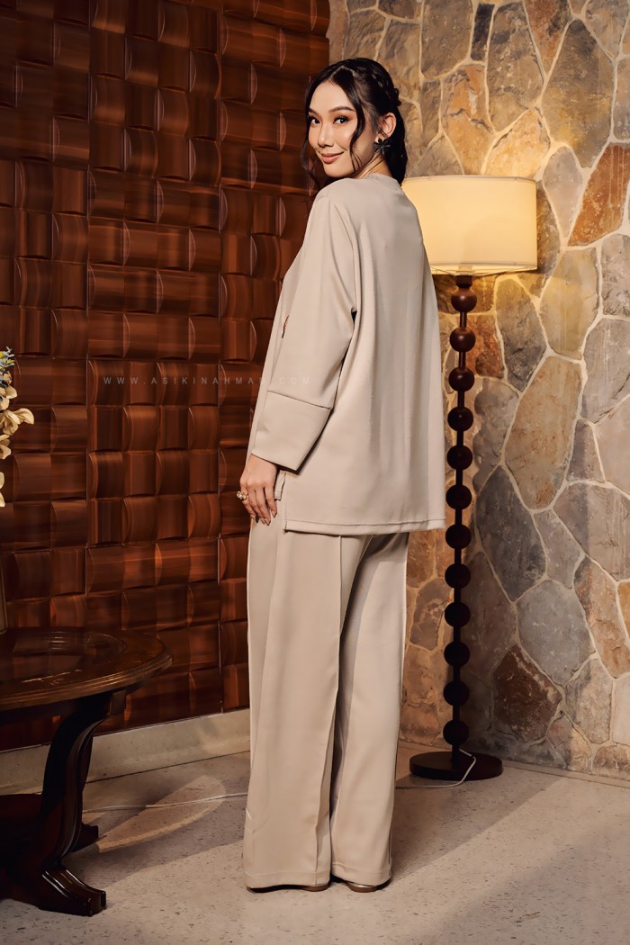 LESTARI TOP IN LIGHT GRAY