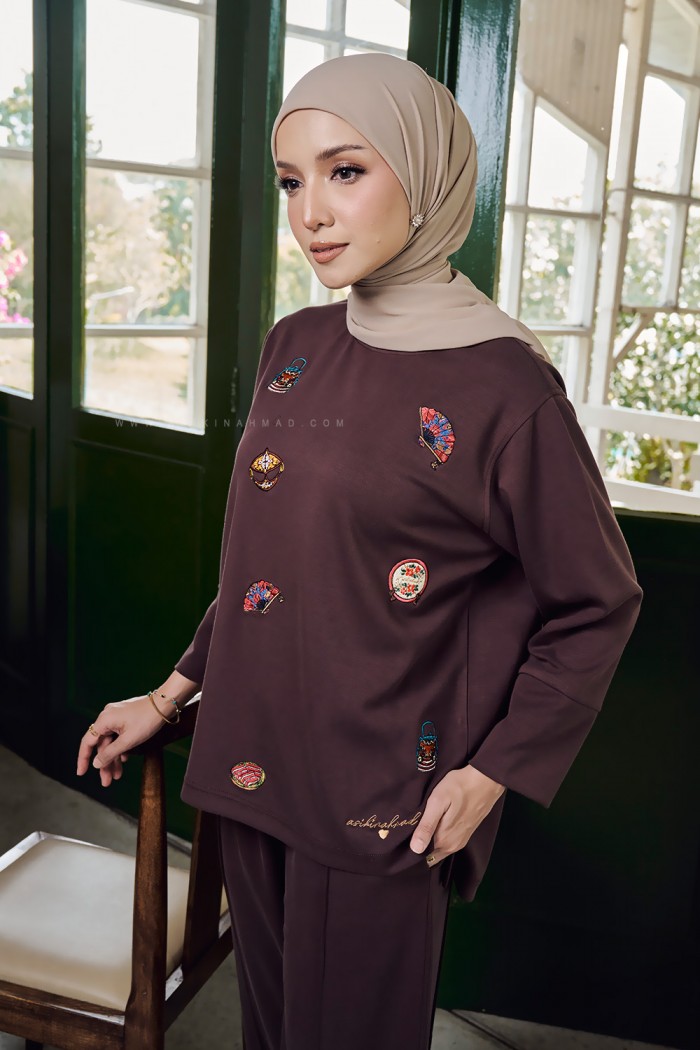 LESTARI TOP IN RICH BROWN