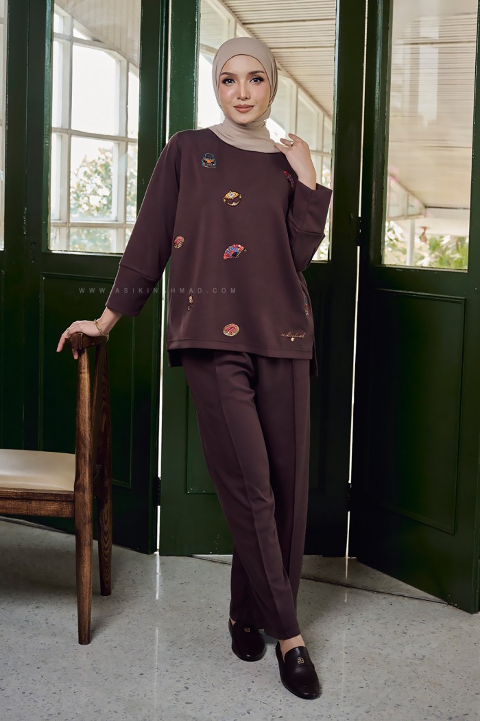LESTARI TOP IN RICH BROWN