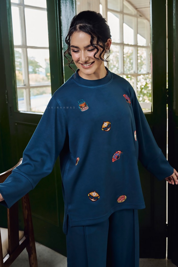 LESTARI TOP IN TEAL GREEN