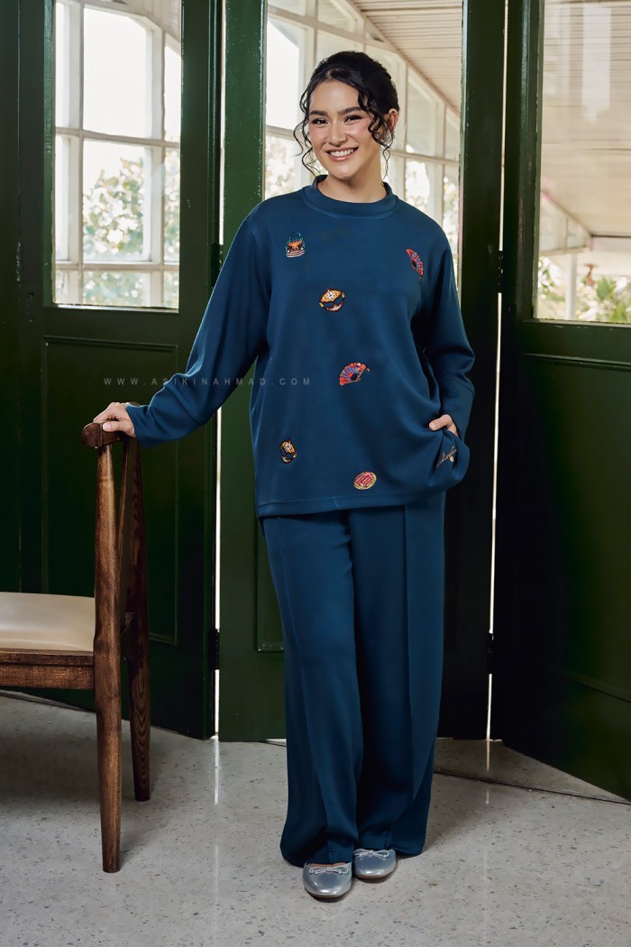 LESTARI TOP IN TEAL GREEN