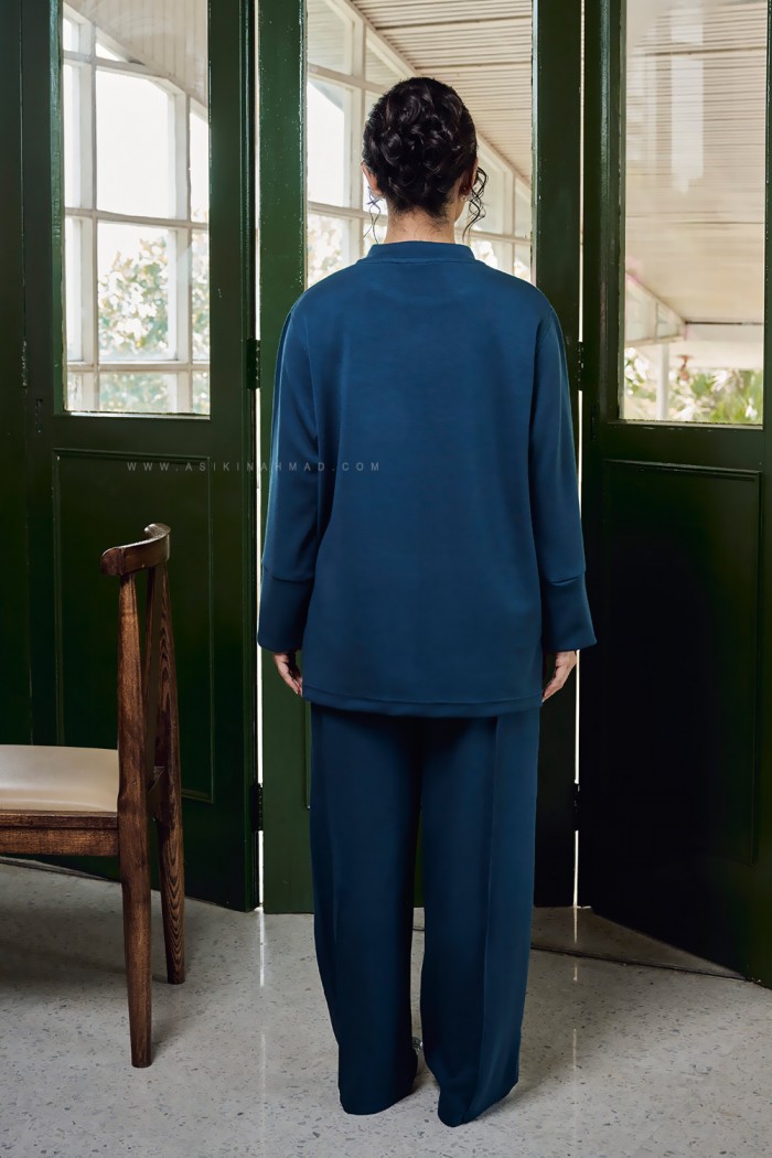 LESTARI TOP IN TEAL GREEN