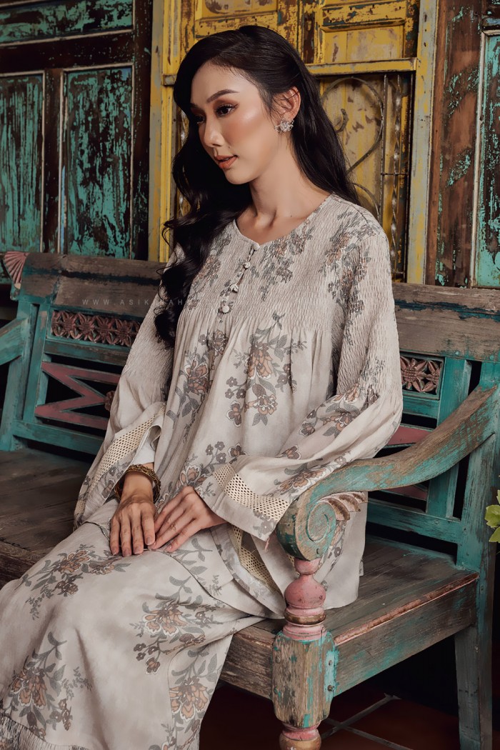 LINEN BAYU PRINTED KURUNG IN HERITAGE GREY