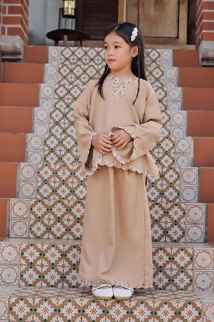 LINEN LAILA KIDS IN LIGHT BROWN