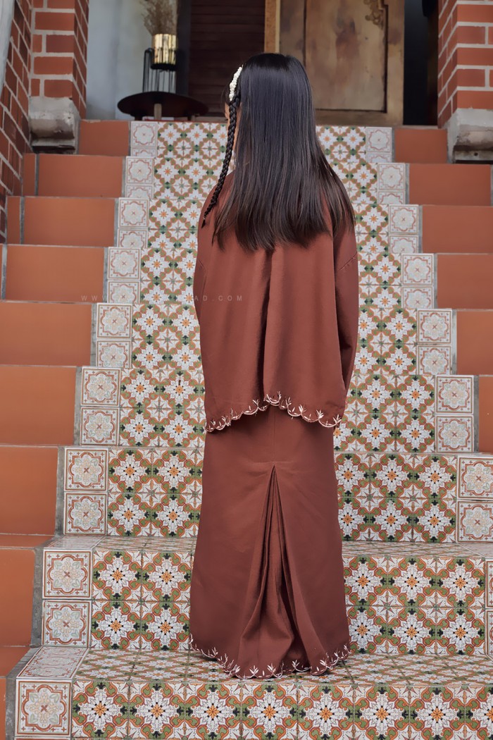 LINEN LAILA KIDS IN RICH BROWN