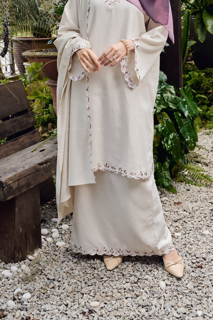 LINEN LAILA KURUNG IN IVORY WHITE