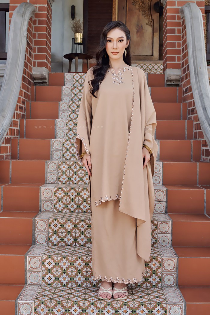 LINEN LAILA KURUNG IN LIGHT BROWN