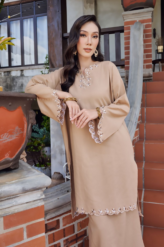 LINEN LAILA KURUNG IN LIGHT BROWN