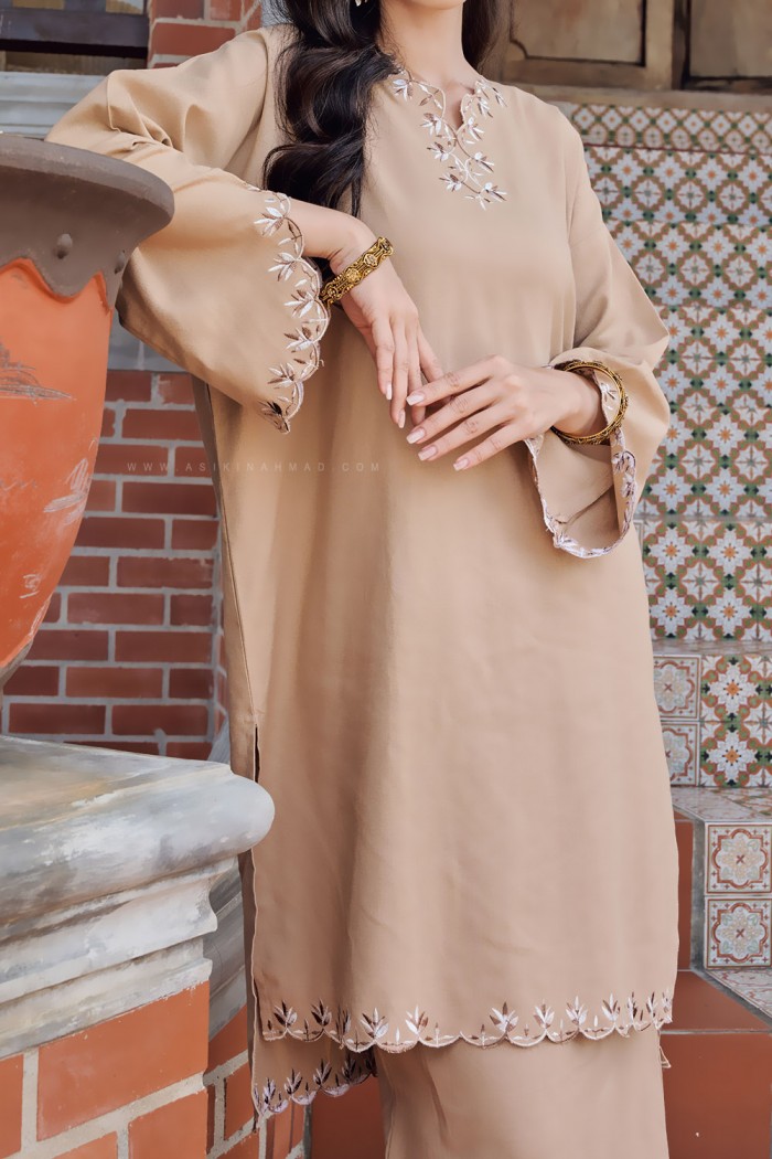 LINEN LAILA KURUNG IN LIGHT BROWN