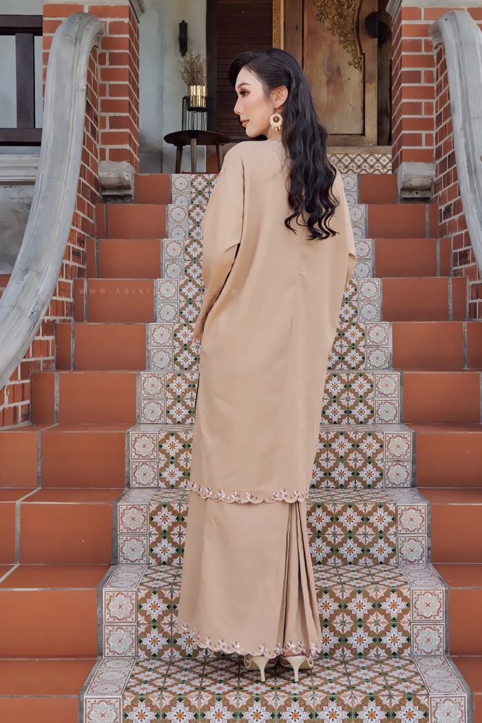 LINEN LAILA KURUNG IN LIGHT BROWN