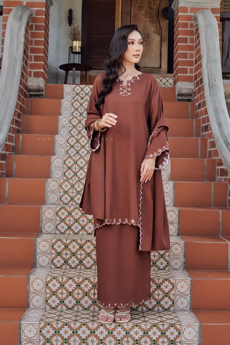 LINEN LAILA KURUNG IN RICH BROWN