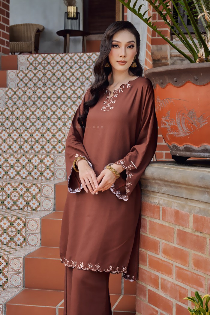 LINEN LAILA KURUNG IN RICH BROWN