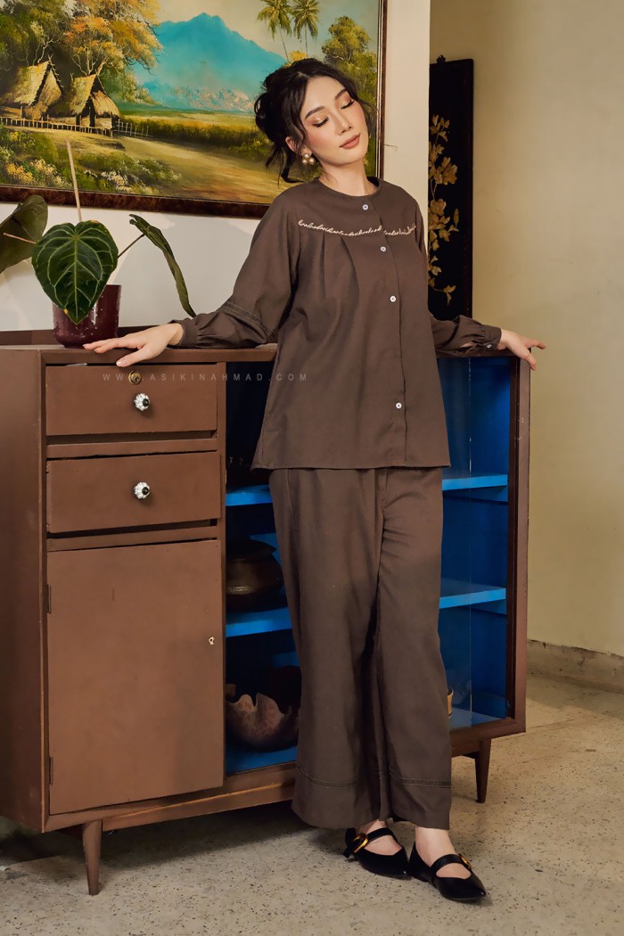 LUNARA BLOUSE IN OLIVE