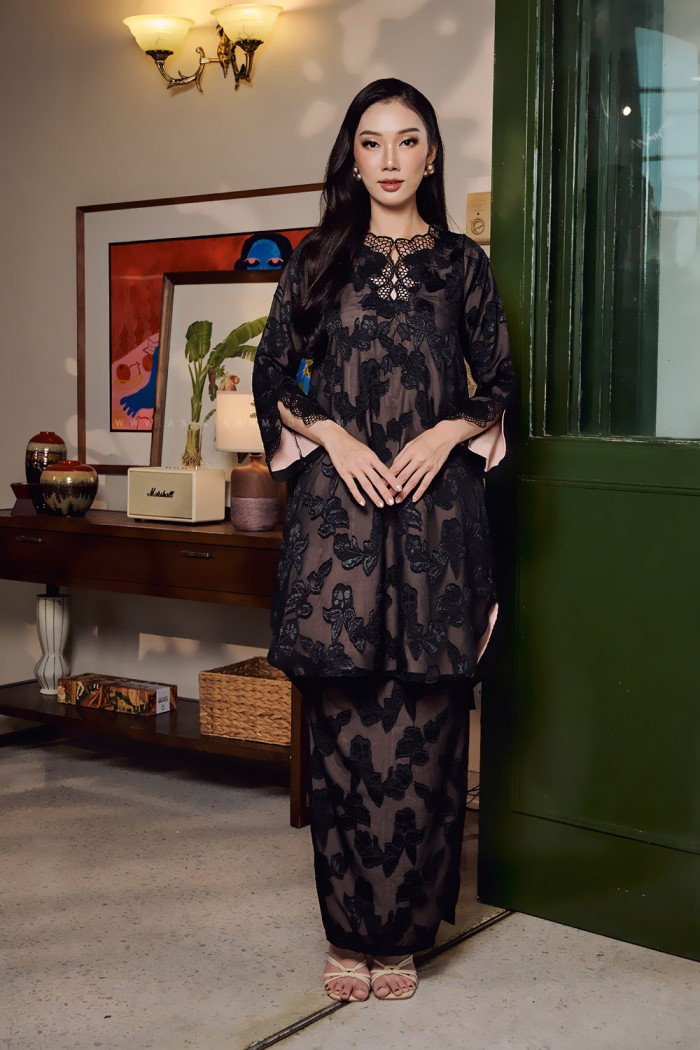 MARIANI KURUNG IN BLACK