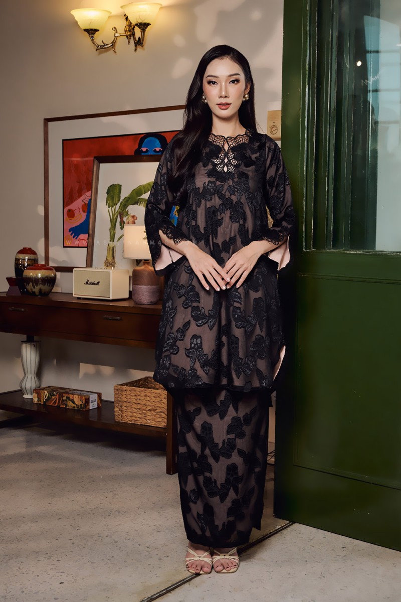 MARIANI KURUNG IN BLACK