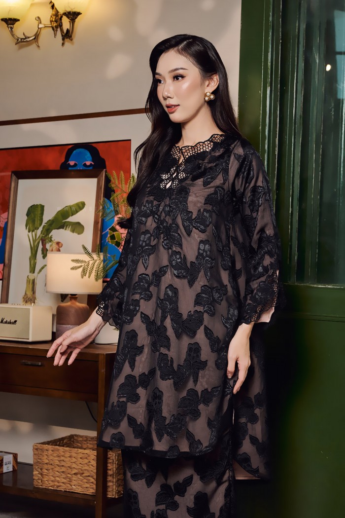 MARIANI KURUNG IN BLACK