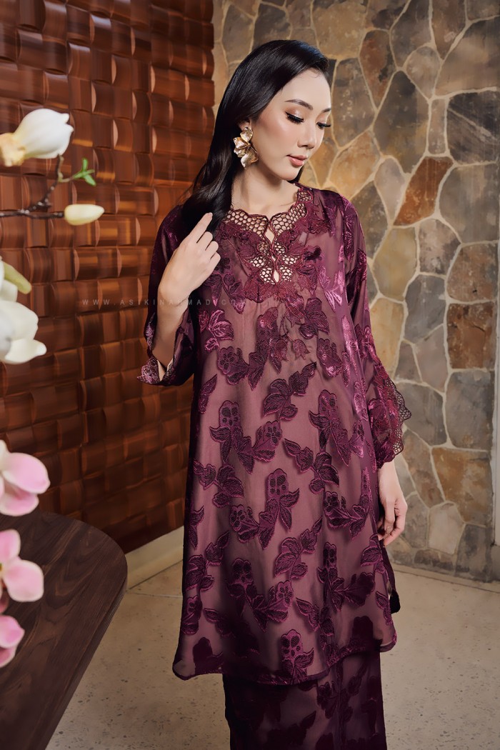 MARIANI KURUNG IN BURGUNDY
