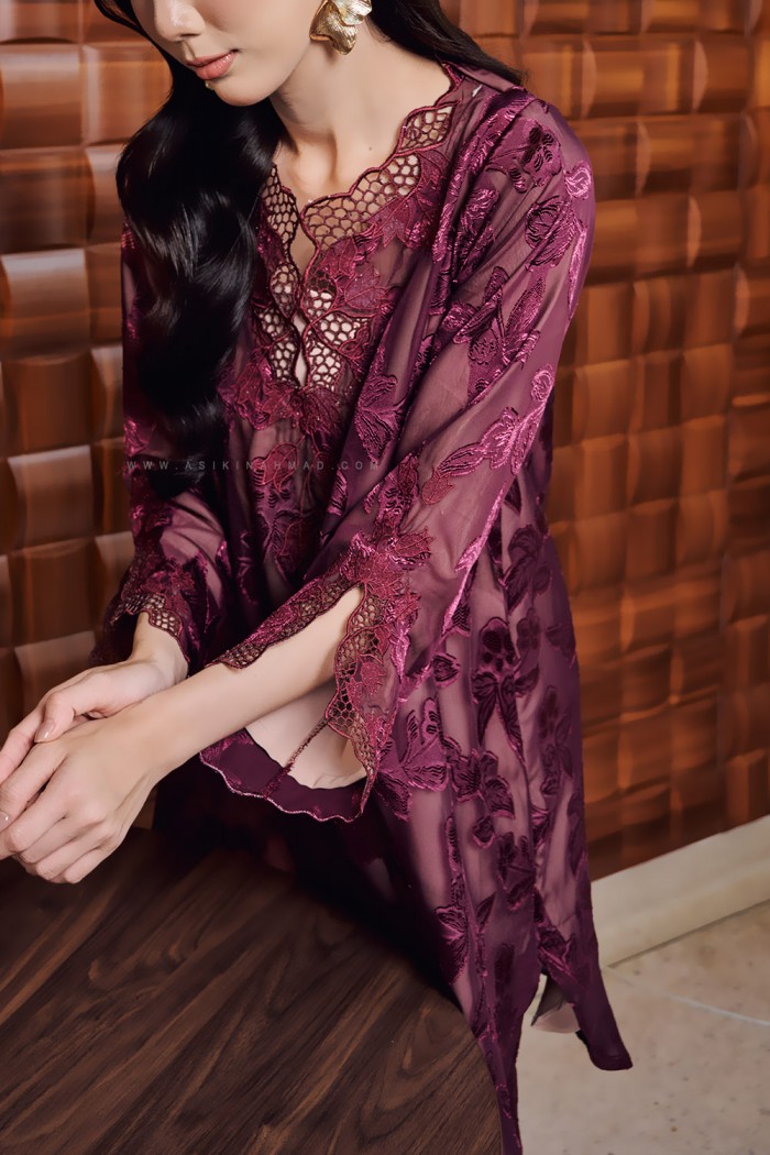 MARIANI KURUNG IN BURGUNDY