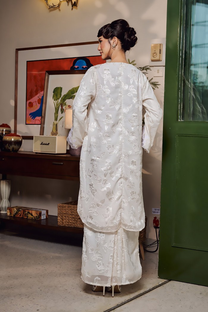 MARIANI KURUNG IN OFF WHITE