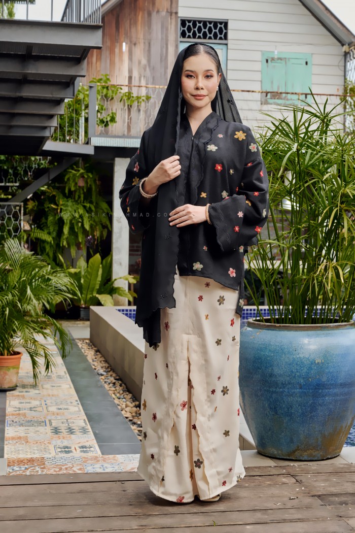MEKAR MANIS KEBAYA (MMK-D2) in BLACK WHITE