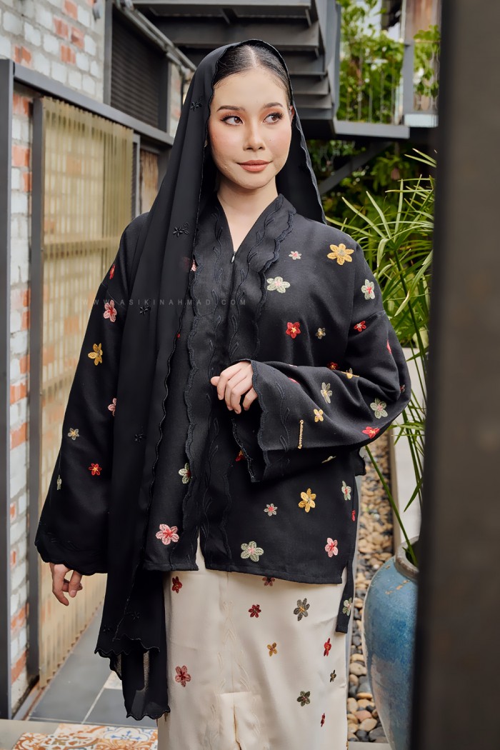 MEKAR MANIS KEBAYA (MMK-D2) in BLACK WHITE