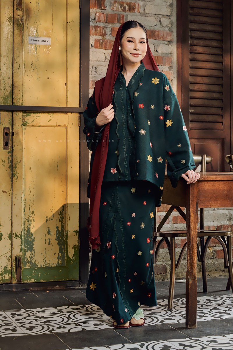 MEKAR MANIS KEBAYA (MMK-D2) in EMERALD