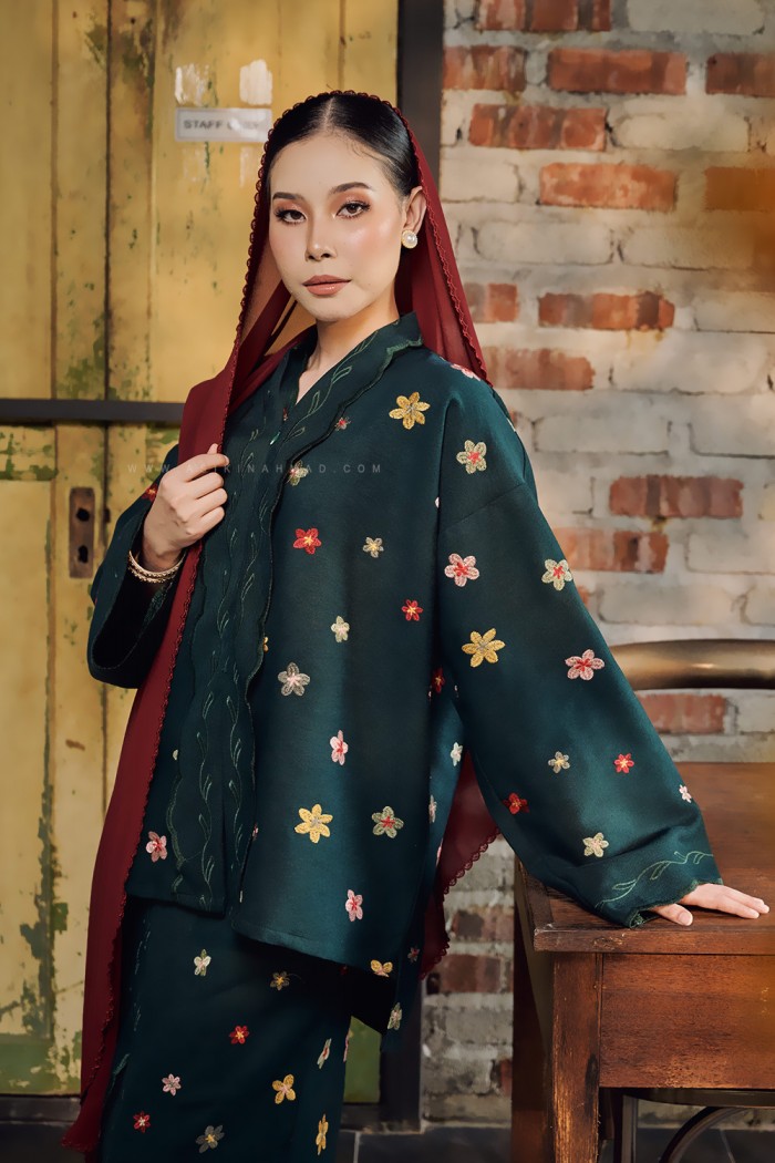 MEKAR MANIS KEBAYA (MMK-D2) in EMERALD