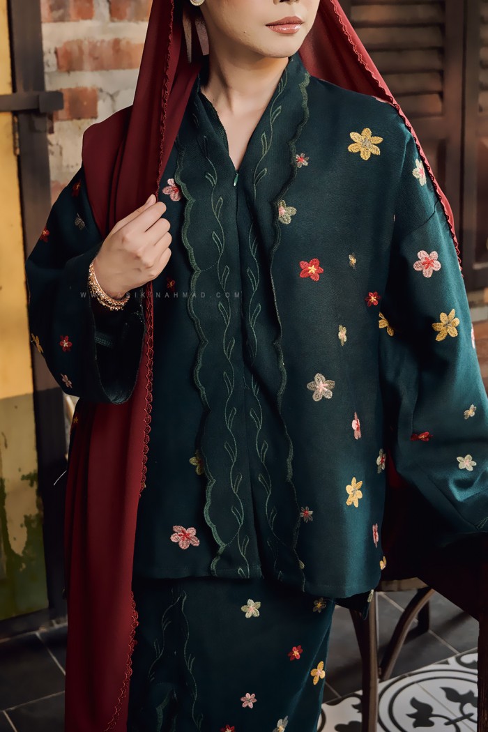 MEKAR MANIS KEBAYA (MMK-D2) in EMERALD
