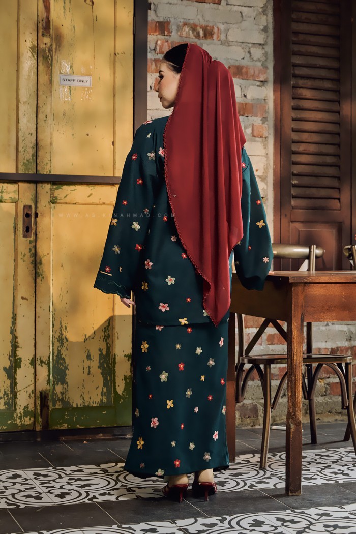 MEKAR MANIS KEBAYA (MMK-D2) in EMERALD