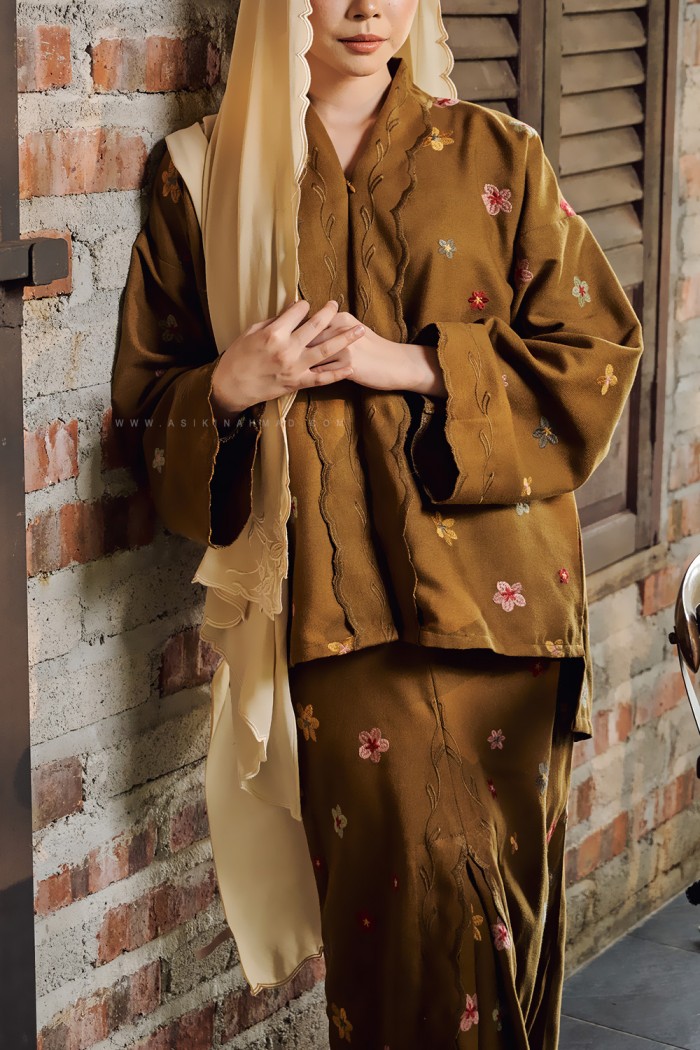 MEKAR MANIS KEBAYA (MMK-D2) in OLIVE