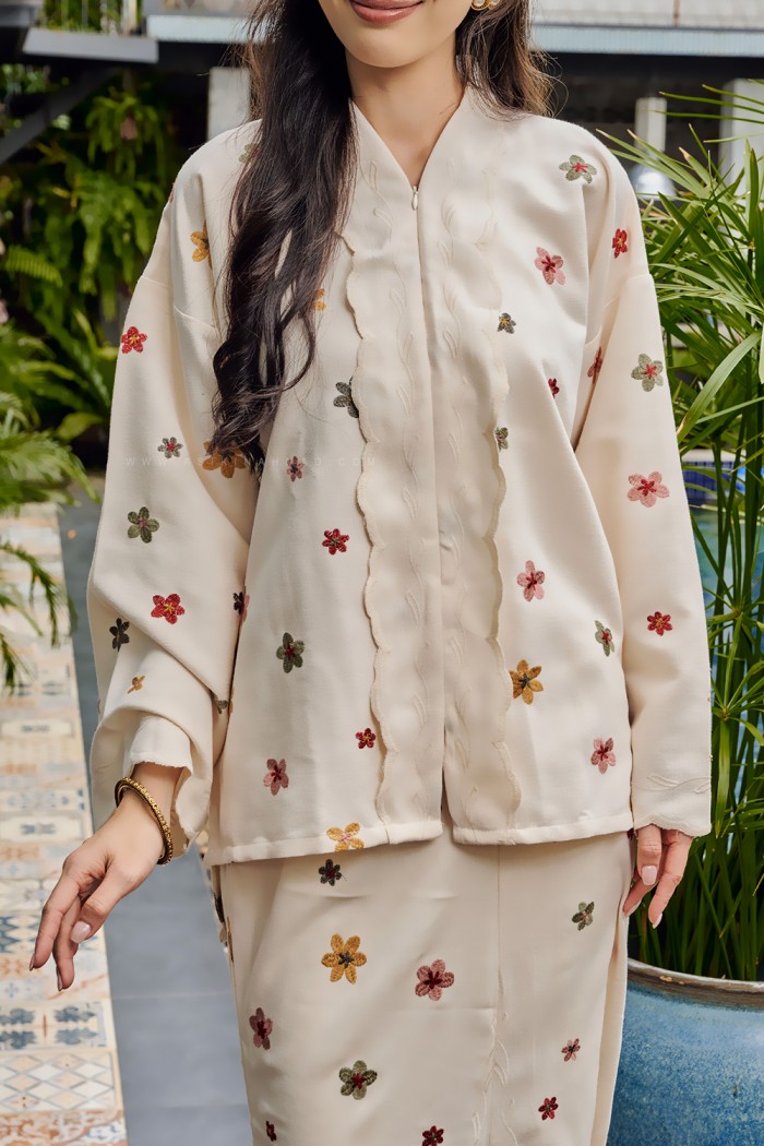MEKAR MANIS KEBAYA (MMK-D2) in OFF WHITE