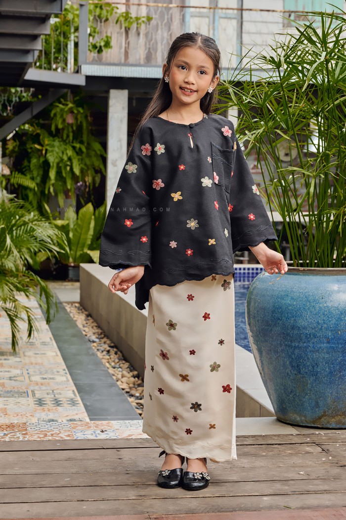 MEKAR SURI KIDS (MSSK-D2) in BLACK WHITE