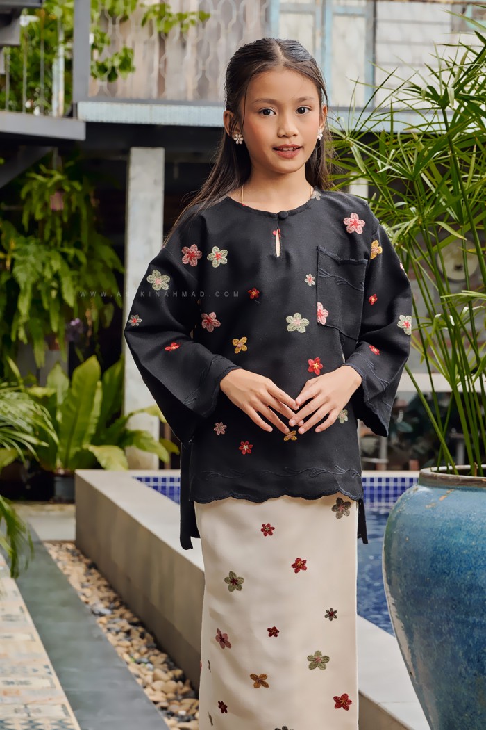 MEKAR SURI KIDS (MSSK-D2) in BLACK WHITE