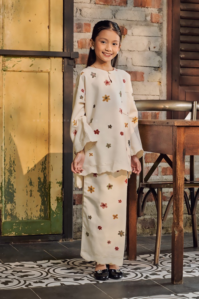 MEKAR SURI KIDS (MSSK-D2) in OFF WHITE