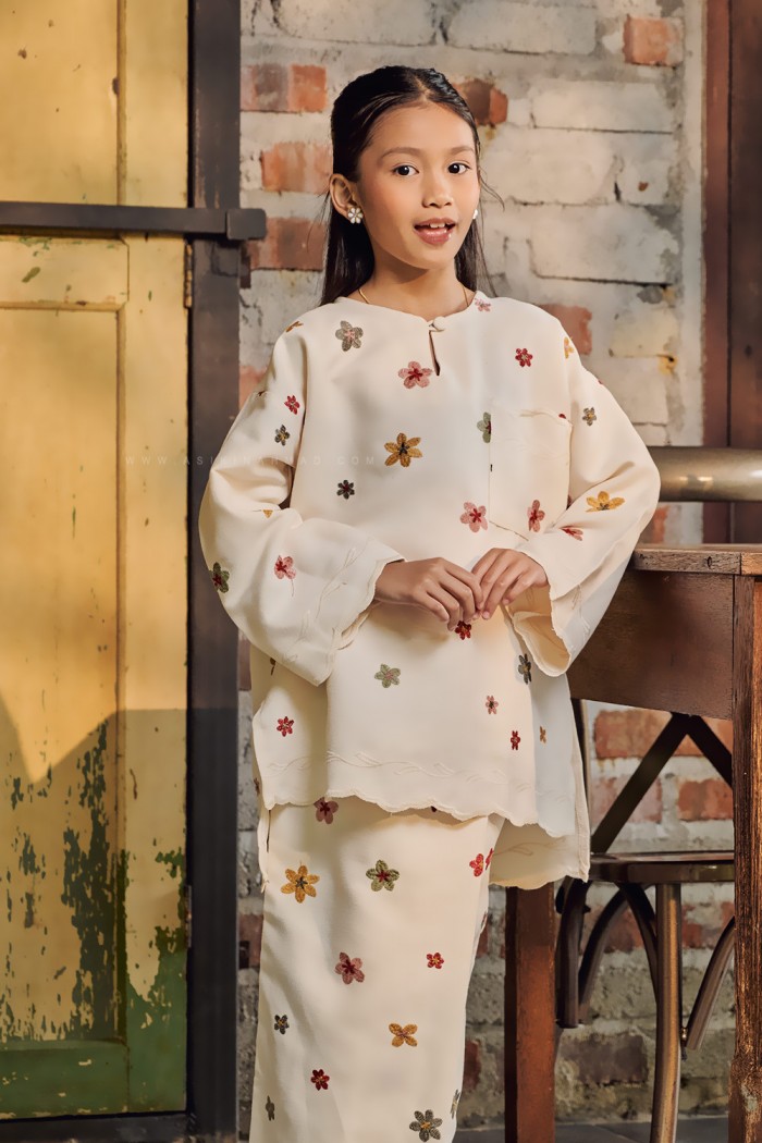 MEKAR SURI KIDS (MSSK-D2) in OFF WHITE