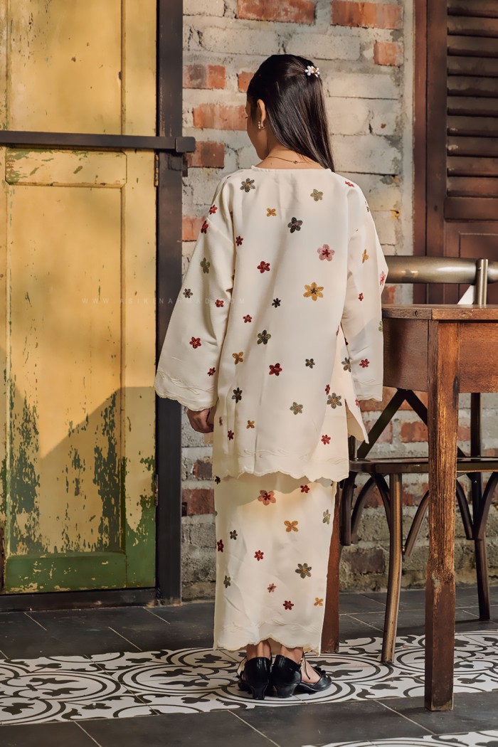 MEKAR SURI KIDS (MSSK-D2) in OFF WHITE