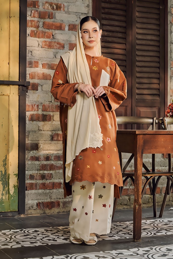 MEKAR SURI KURUNG (MSK-D2) in CARAMEL BROWN