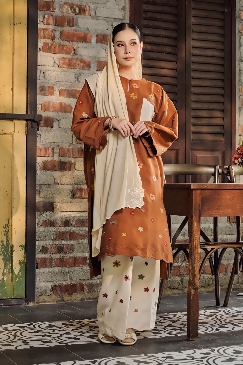 MEKAR SURI KURUNG (MSK-D2) in CARAMEL BROWN