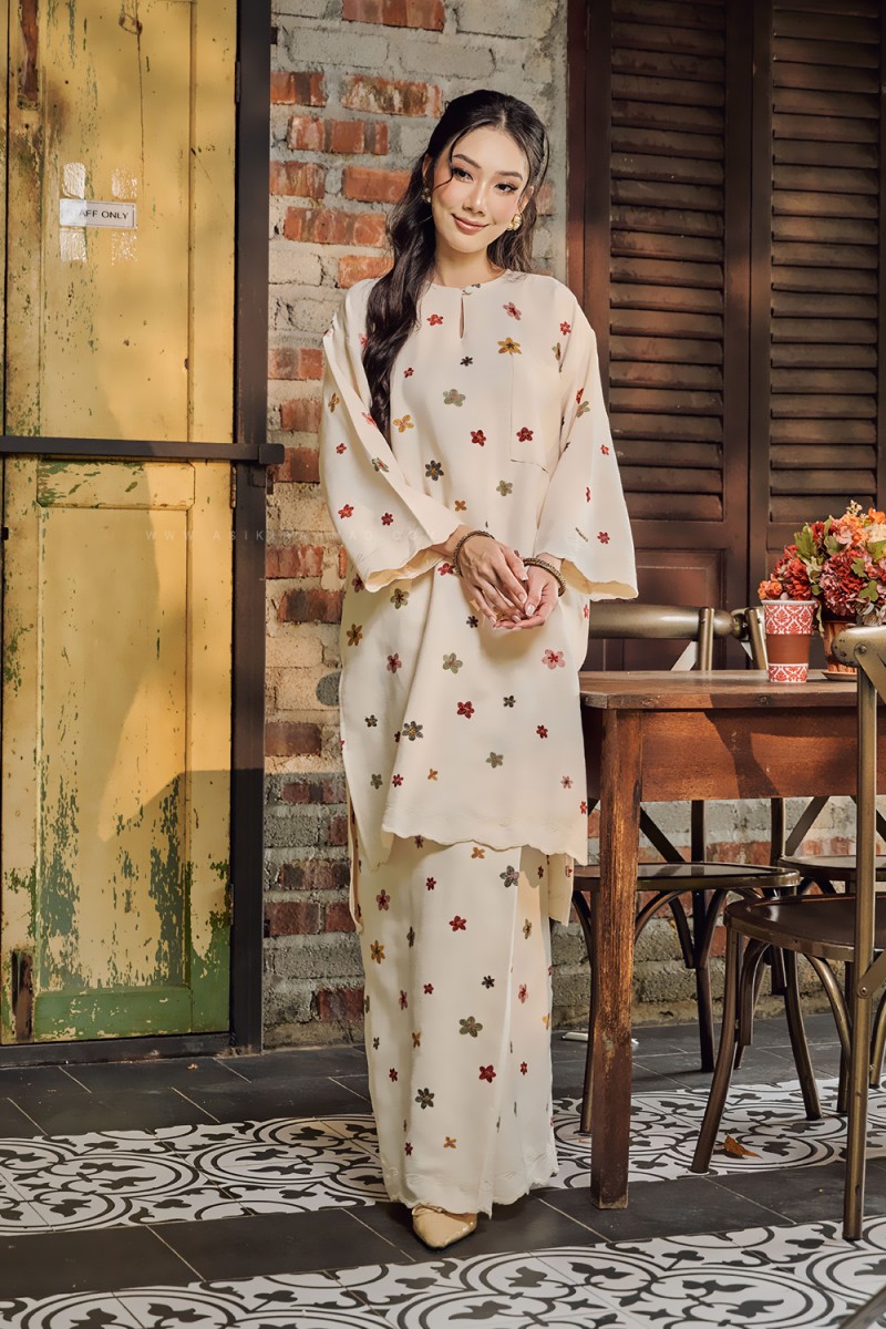 MEKAR SURI KURUNG (MSK-D2) in OFF WHITE