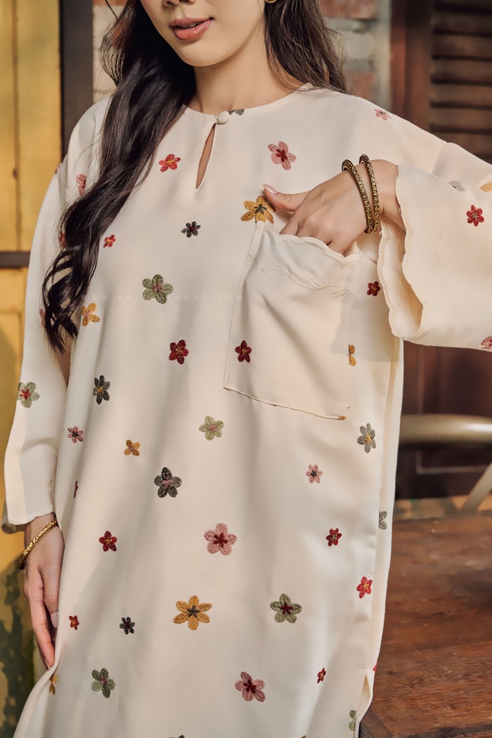 MEKAR SURI KURUNG (MSK-D2) in OFF WHITE