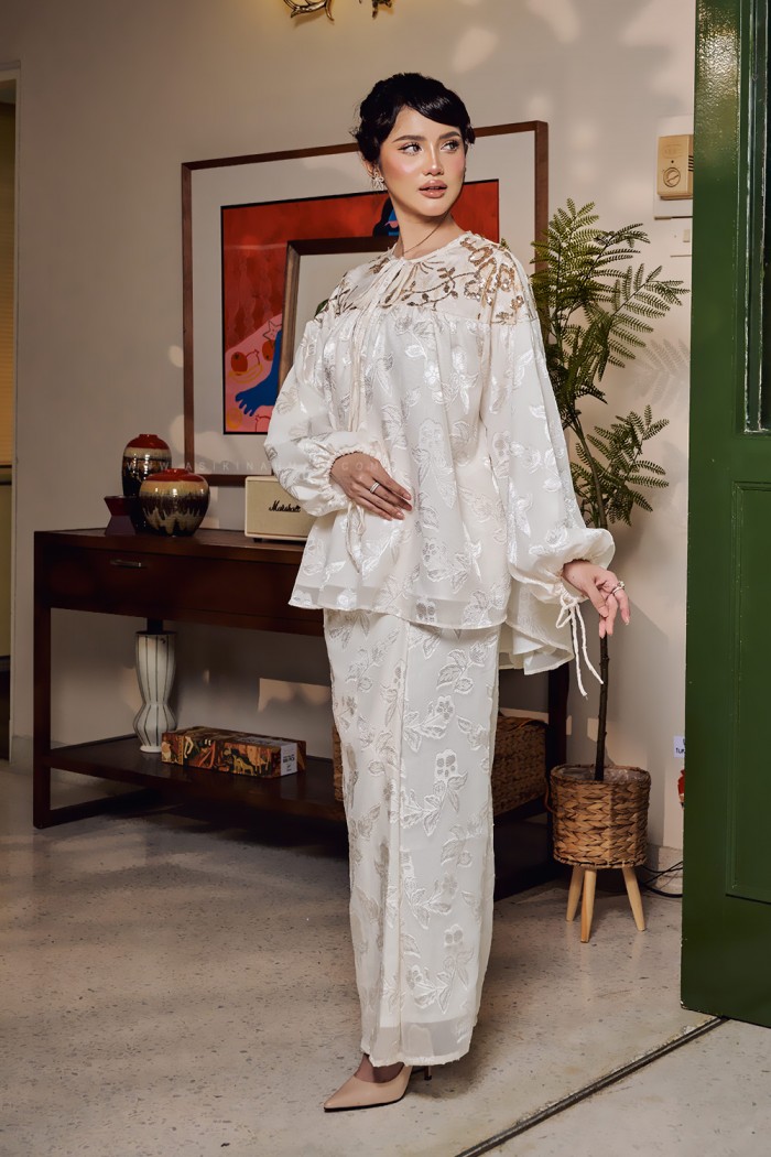 NING AYU KURUNG IN OFF WHITE