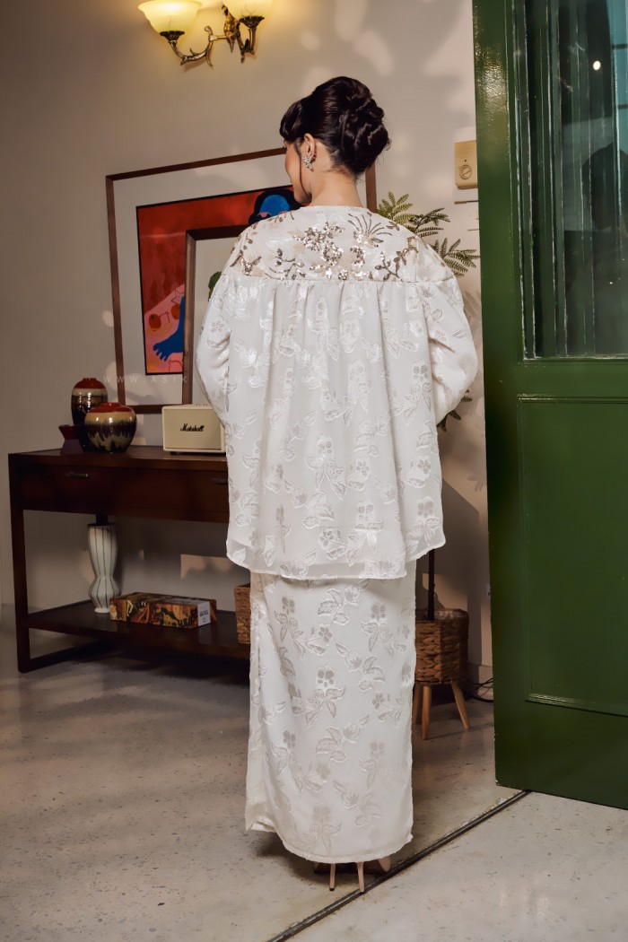 NING AYU KURUNG IN OFF WHITE