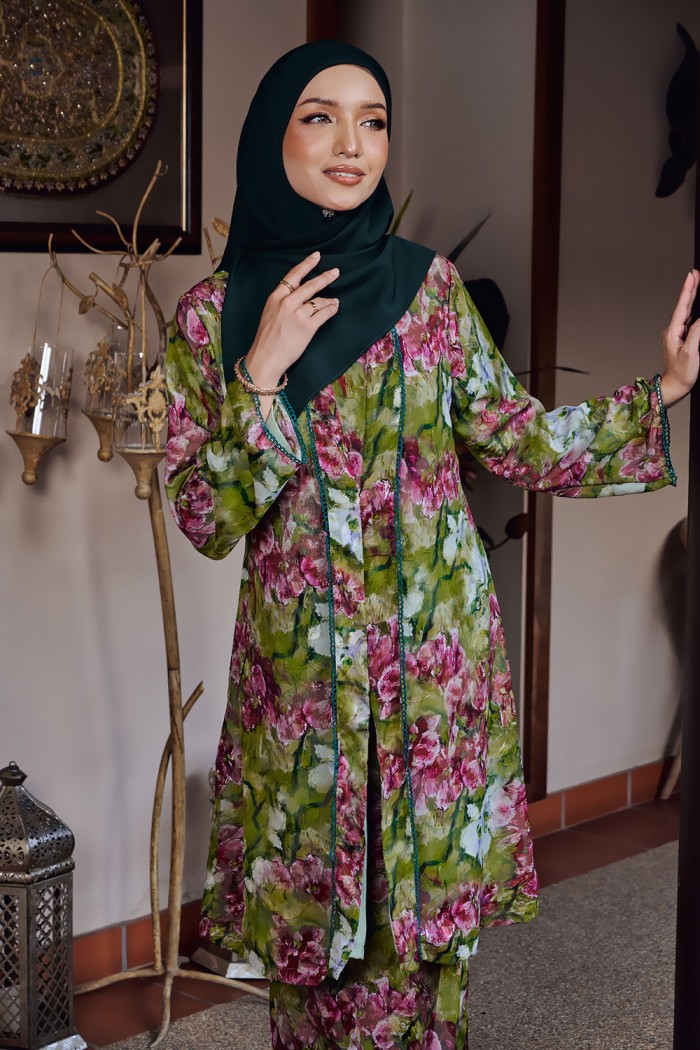 NOORMA PRINTED KEBARUNG IN MATCHA STRAWBERRY (BATCH 2)