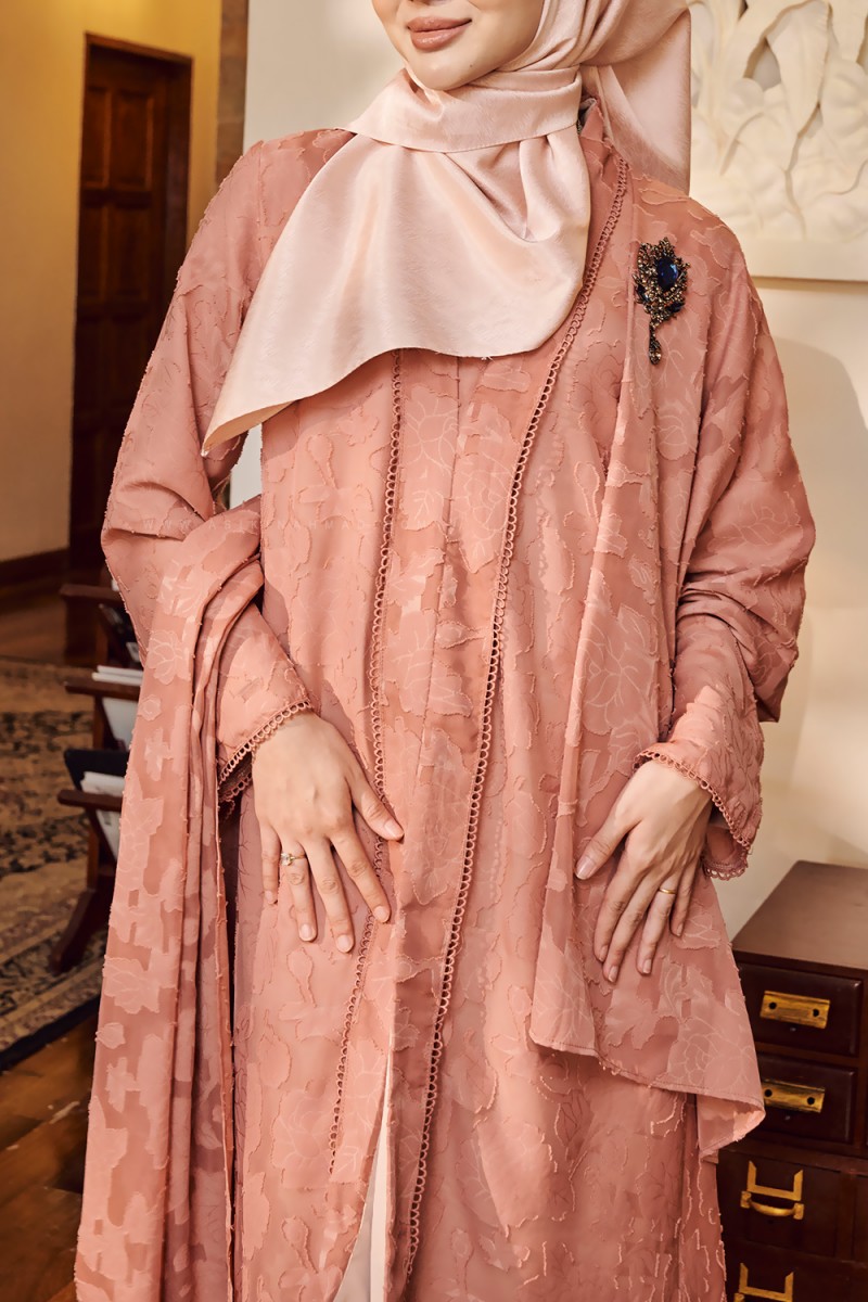 NOORMA SELENDANG IN DUSTY ROSE