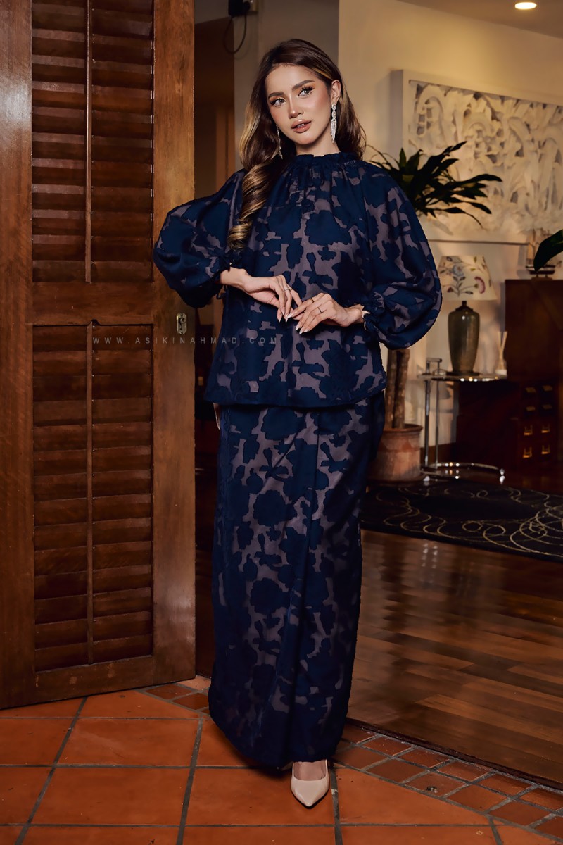 ORKID KURUNG IN NAVY BLUE
