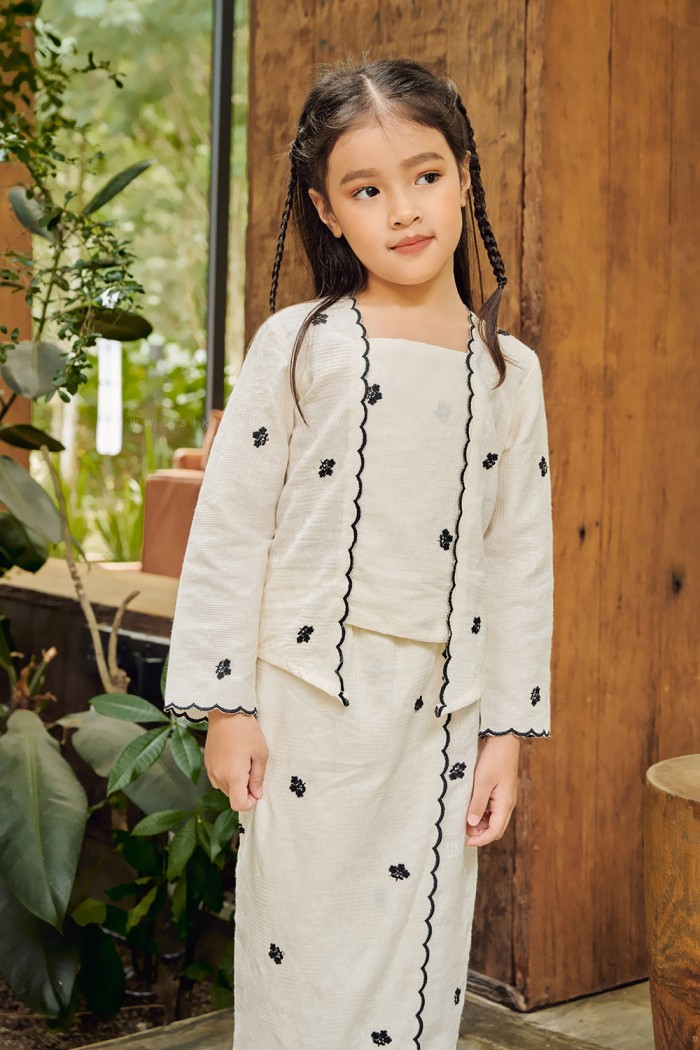 RAESA KEBAYA KIDS in WHITE BLACK