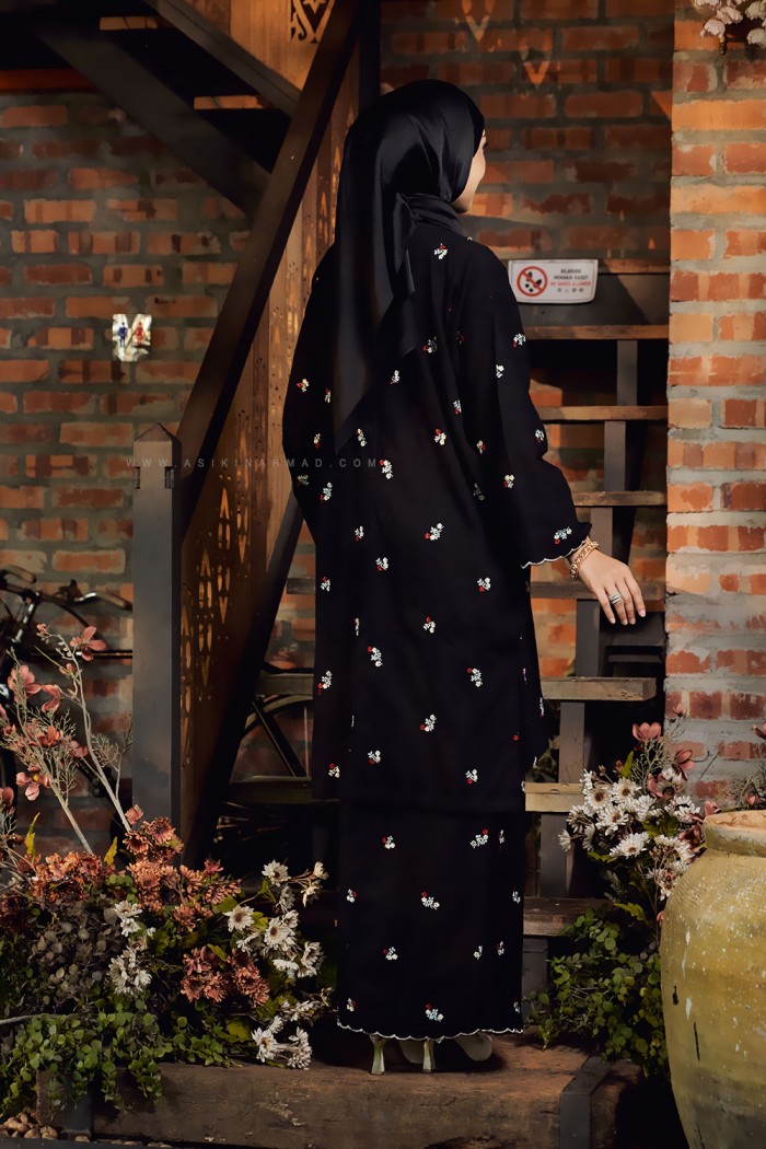 SARIMAH KURUNG SULAM in BLACK PURPLE