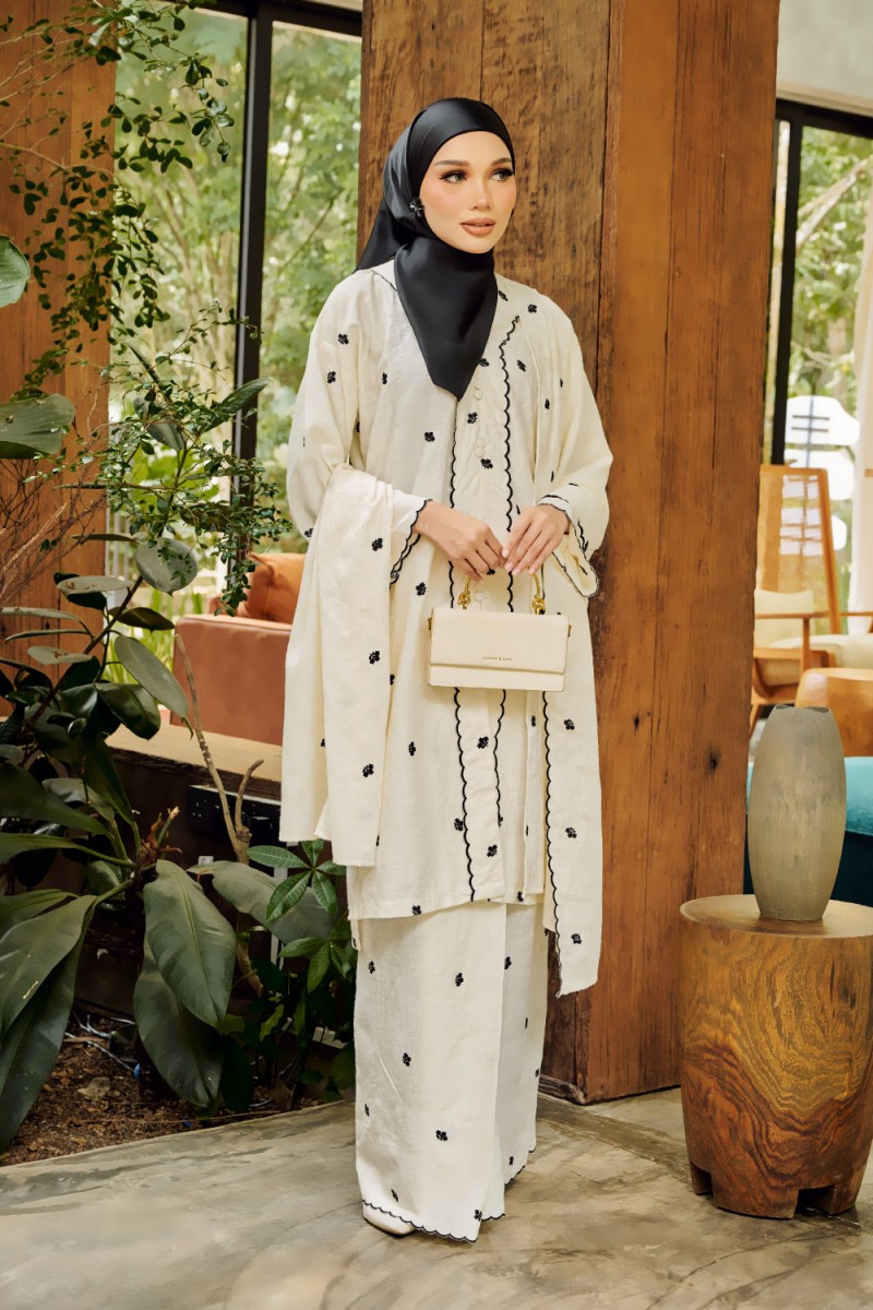 SARIMAH KURUNG SULAM in WHITE BLACK