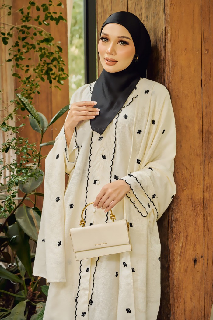 SARIMAH KURUNG SULAM in WHITE BLACK